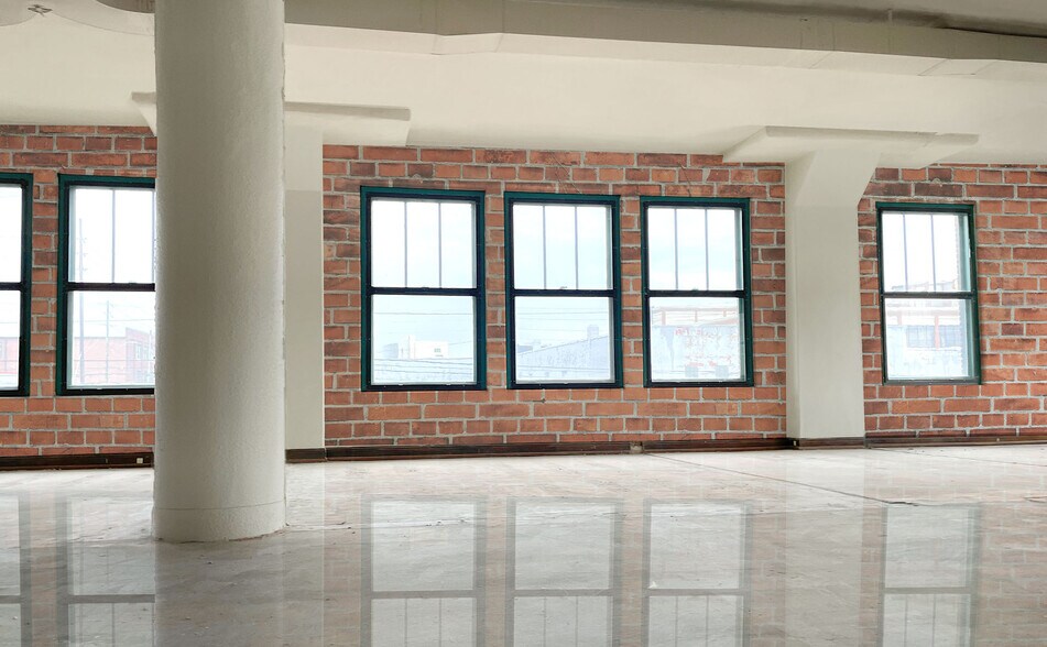 More Photos Of 846 N Senate Ave, Indianapolis Office For Lease