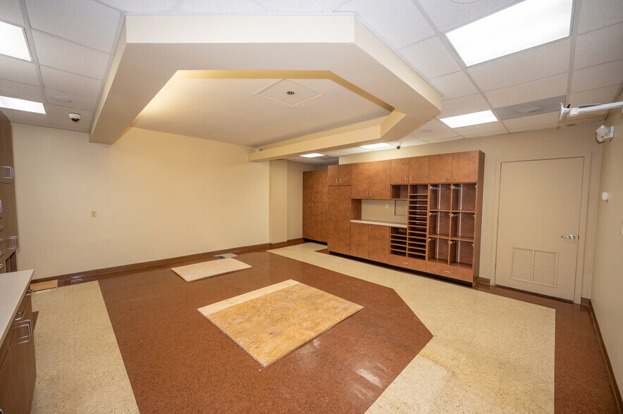 More Photos Of 2114 N Jackson St, Tullahoma Loft Creative Space For Sale