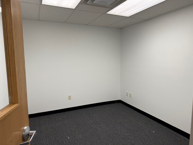 More Photos Of 3 Dunham Rd, Billerica Service For Lease