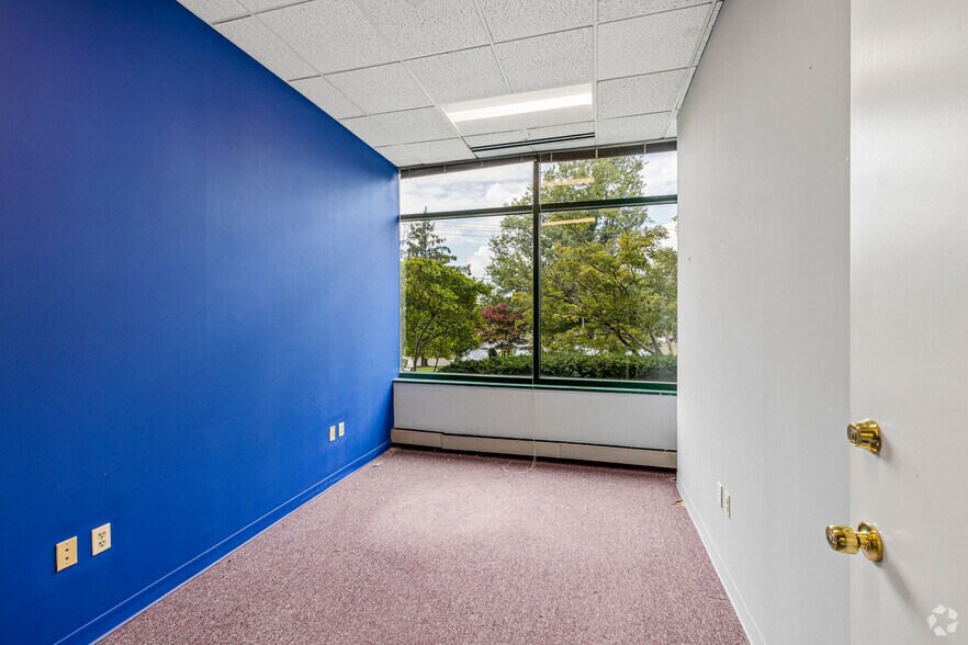 More Photos Of 7701 Greenbelt Rd, Greenbelt Office For Sale