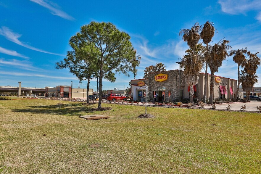 More Photos Of 401 This Way St, Lake Jackson Unknown For Lease