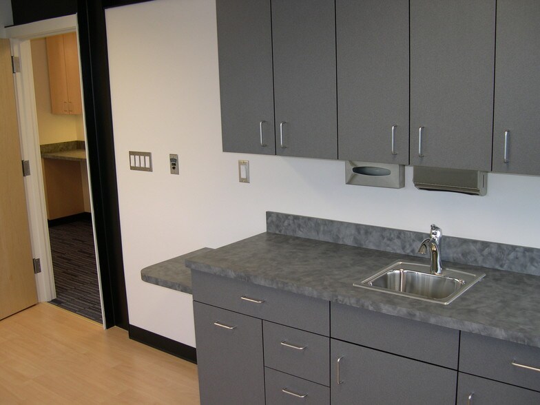 More Photos Of 13512 Ambaum Blvd SW, Burien Medical For Lease