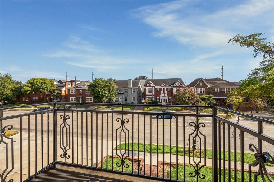 More Photos Of 1220 W Gray St, Houston Apartments For Sale