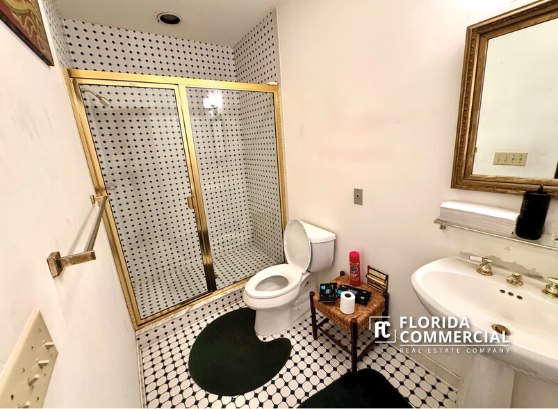 More Photos Of 1115 SE Ocean Blvd, Stuart Office Residential For Sale