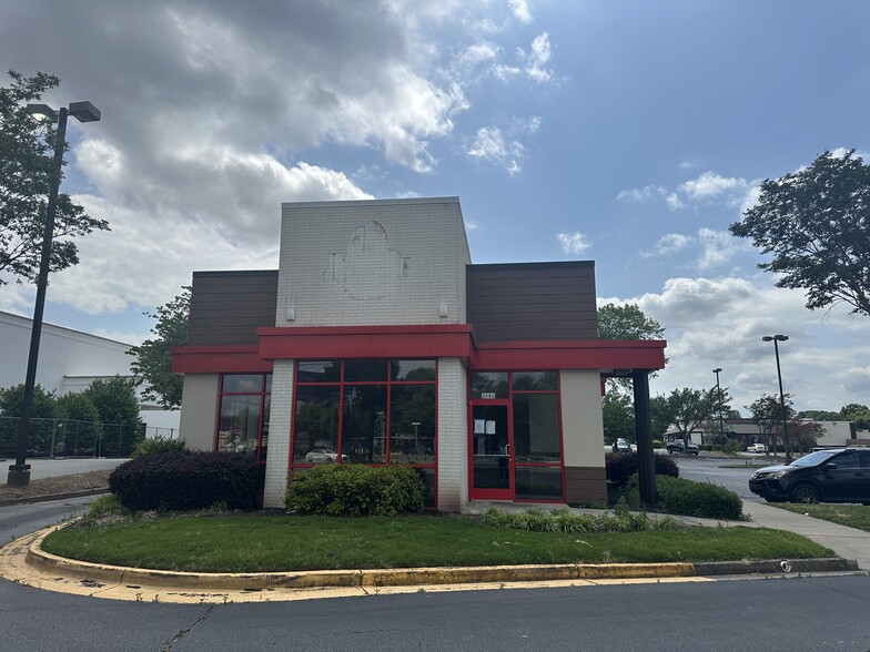 Primary Photo Of 2365 Pleasant Hill Rd, Duluth Fast Food For Lease
