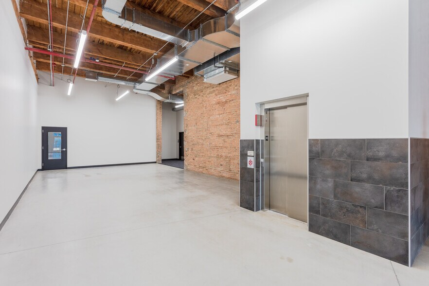 More Photos Of 2100 S Morgan St, Chicago Office For Lease