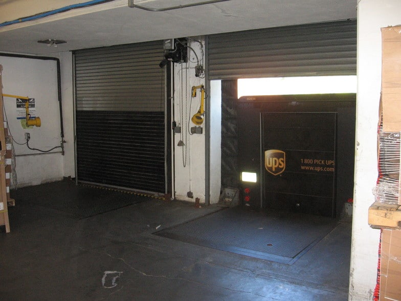 More Photos Of 76 Progress Dr, Stamford Research And Development For Lease