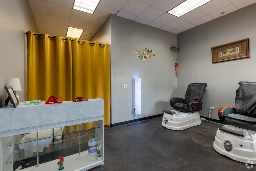 More Photos Of 0S050 Winfield Rd, Winfield Storefront Retail Office For Lease