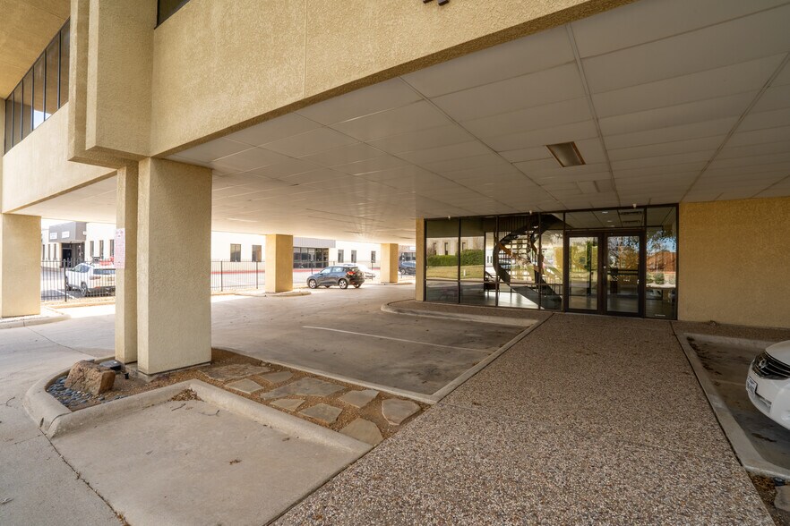 More Photos Of 4620 Sunbelt Dr, Addison Office For Sale