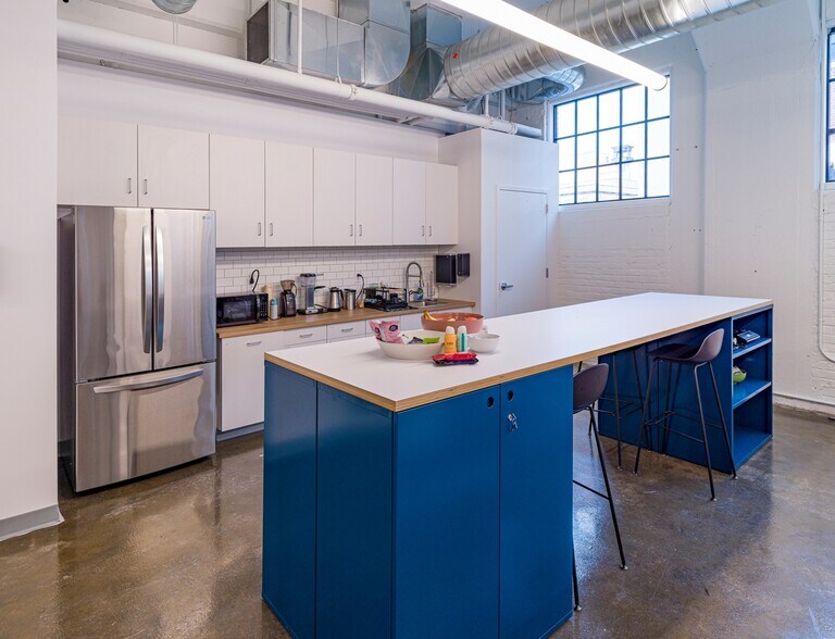 More Photos Of 2275 Bridge St, Philadelphia Unknown For Lease