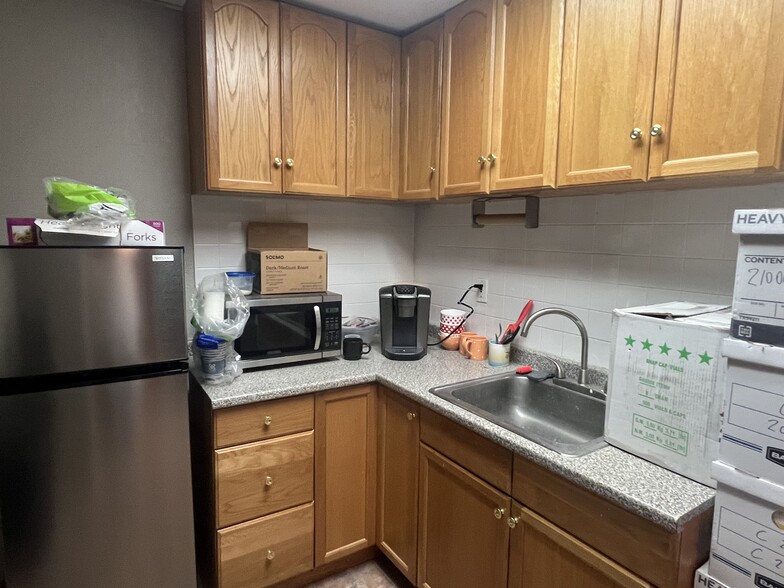 More Photos Of 600-700 W Street Rd, Southampton Storefront For Lease