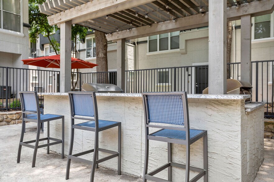 More Photos Of 7927 Forest Ln, Dallas Apartments For Lease
