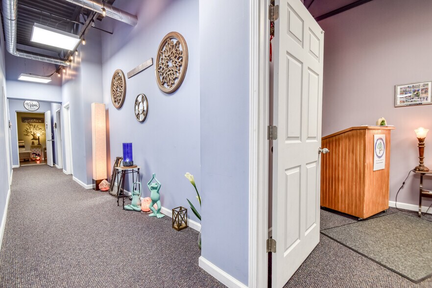 More Photos Of 1366 E 346th St, Eastlake Restaurant For Sale