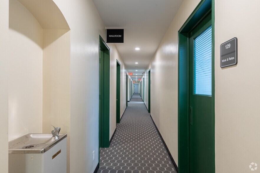 More Photos Of 7364-7390 Reading Rd, Cincinnati Storefront Retail Office For Lease