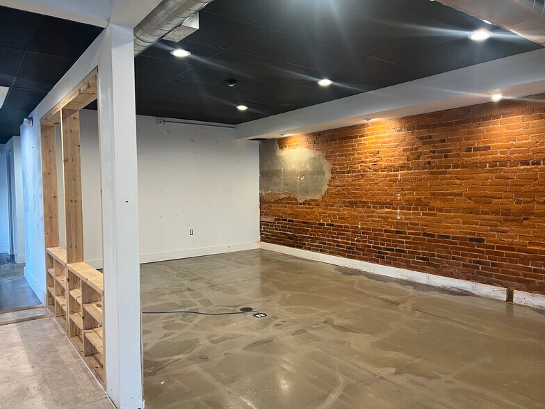 More Photos Of 242 Wood St, Doylestown Office For Sale