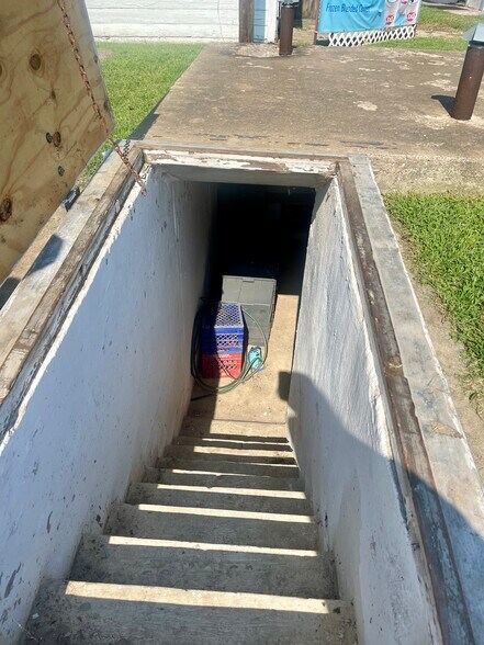 More Photos Of 801 S Main St, Blackwell Fast Food For Sale