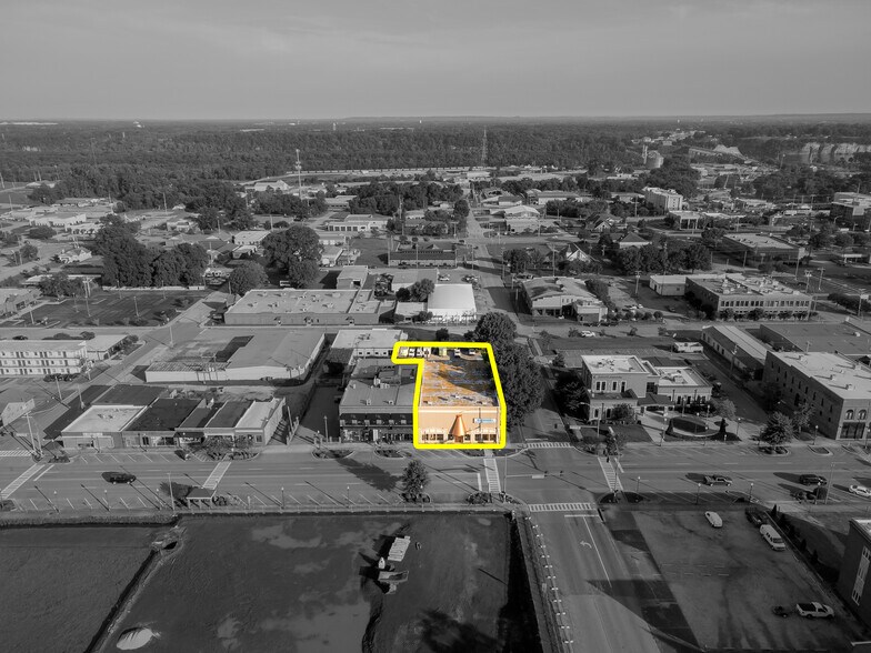 More Photos Of 300 E Tennessee St, Florence Flex For Sale