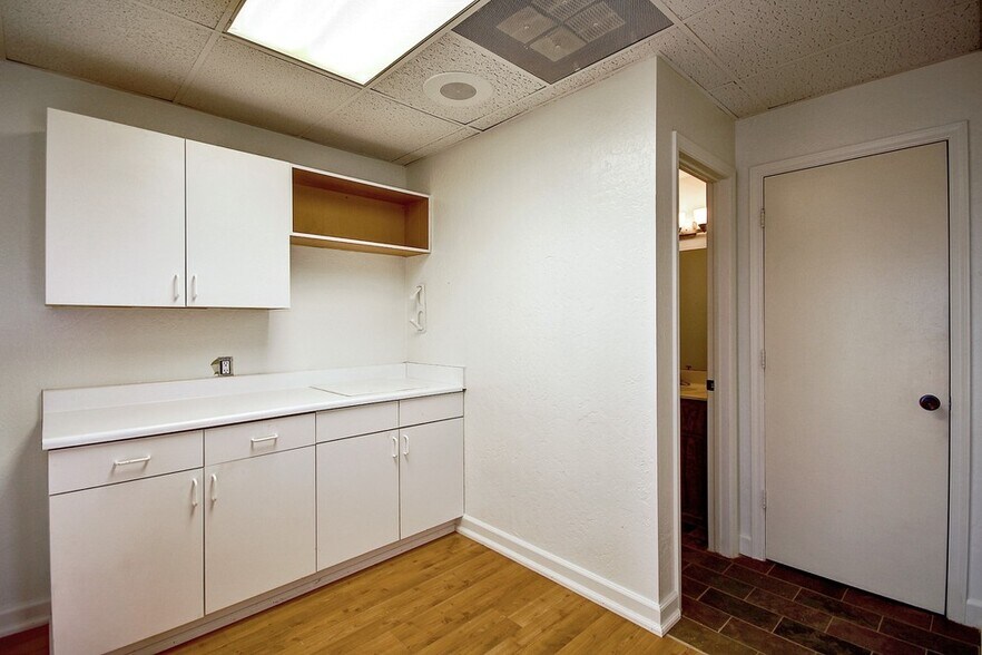 More Photos Of 925 N Stapley Dr, Mesa Office For Lease