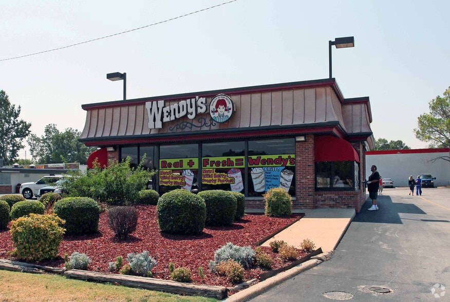 More Photos Of 1908 W Main St, Norman Fast Food For Lease