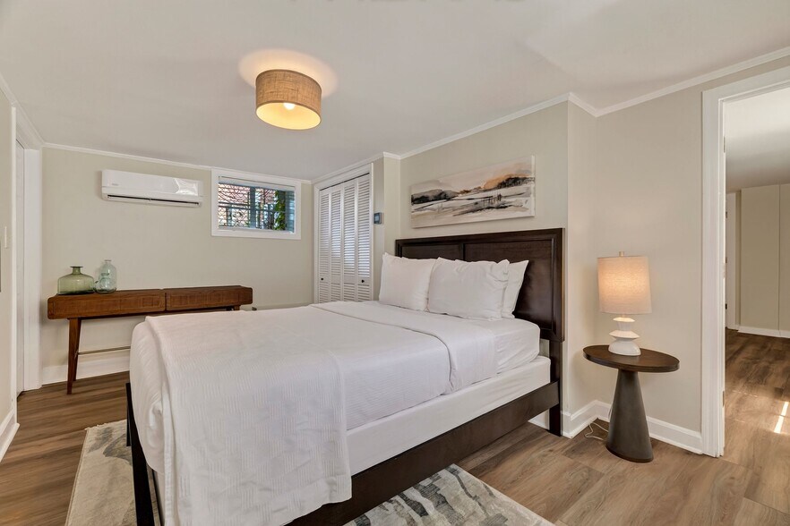 More Photos Of 17 W Park Ave, Savannah Office For Sale
