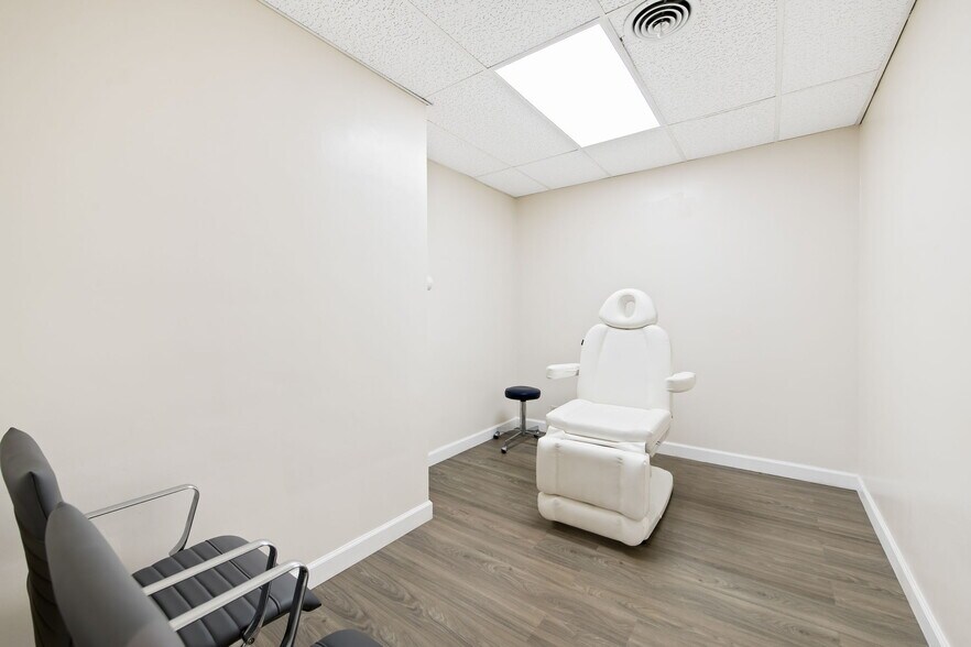 More Photos Of 1130 Bayview Dr, Fort Lauderdale Medical For Lease