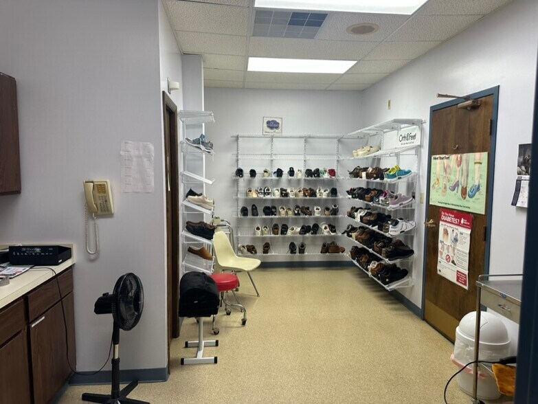 More Photos Of 2708 McGraw Dr, Bloomington Medical For Sale