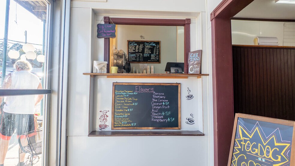 More Photos Of 385 Main St, Mammoth Spring General Retail For Sale