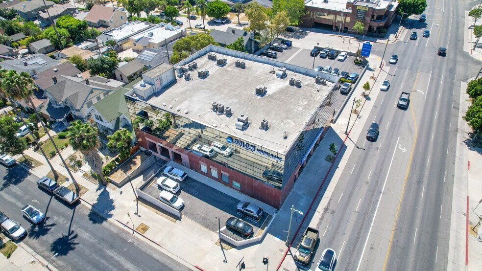 More Photos Of 3360 W Olympic Blvd, Los Angeles Office For Lease