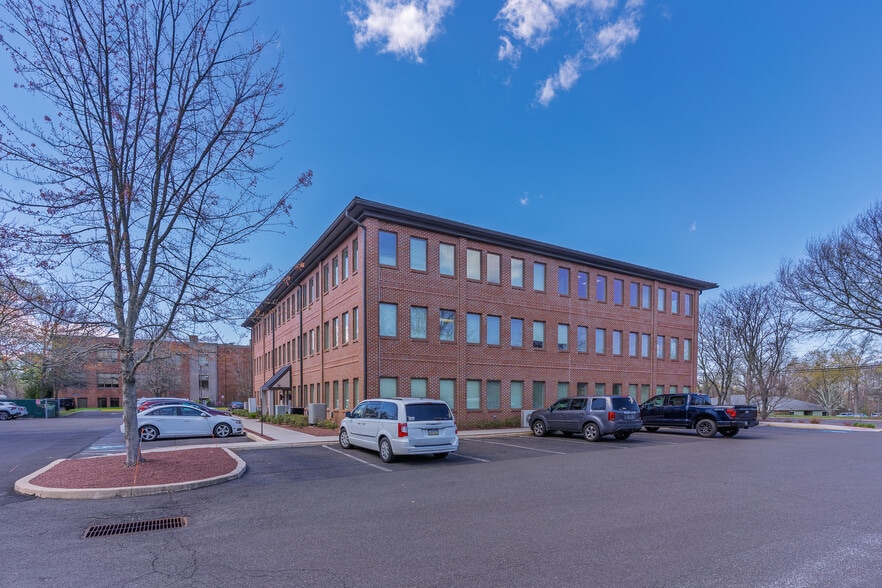 Primary Photo Of 370 E Maple Ave, Langhorne Office For Lease