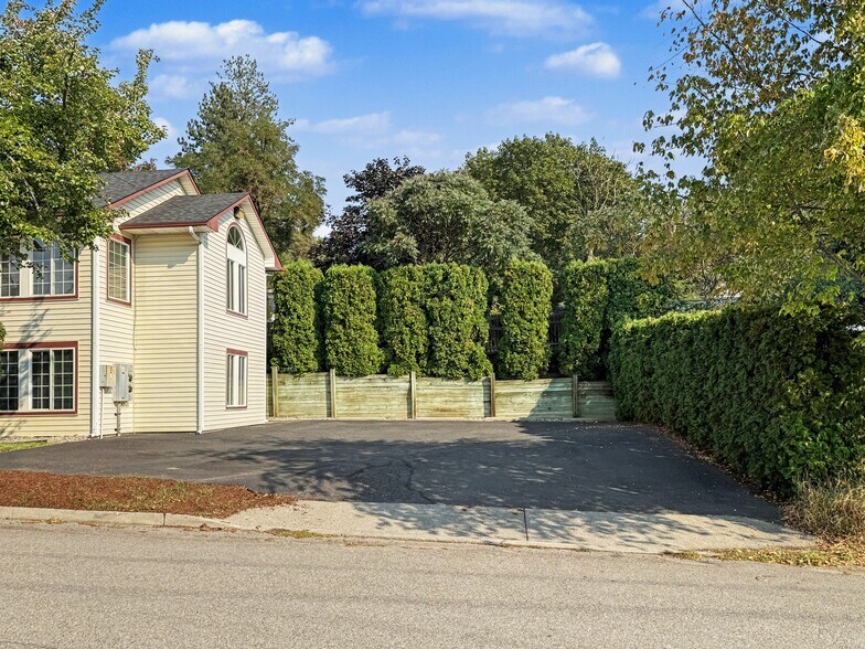 More Photos Of 1038 W Davidson Ave, Coeur d'Alene Office For Sale