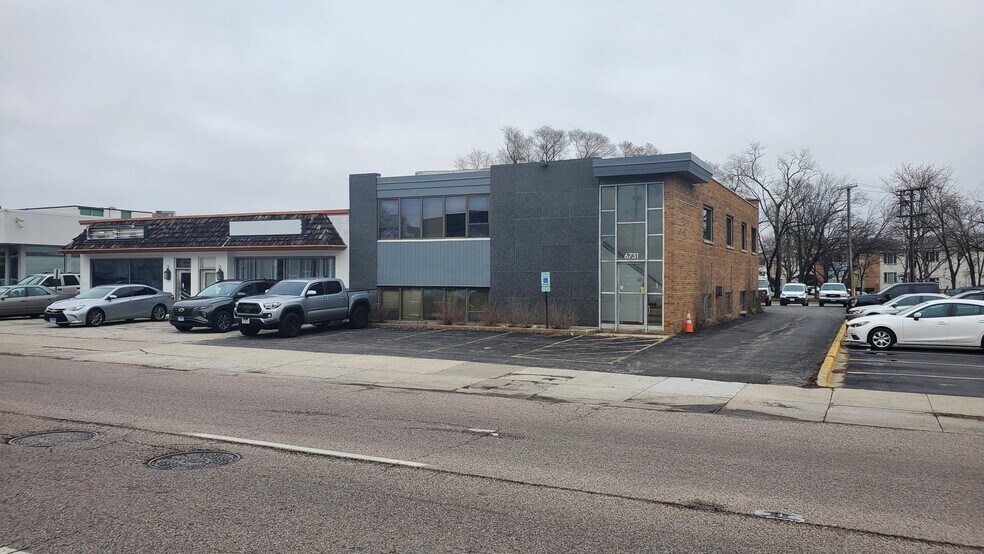 More Photos Of 6733 N Lincoln Ave, Lincolnwood Warehouse For Sale