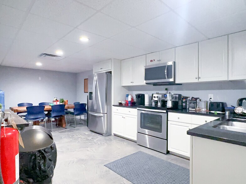 More Photos Of 2500 S Harbor City Blvd, Melbourne Unknown For Lease