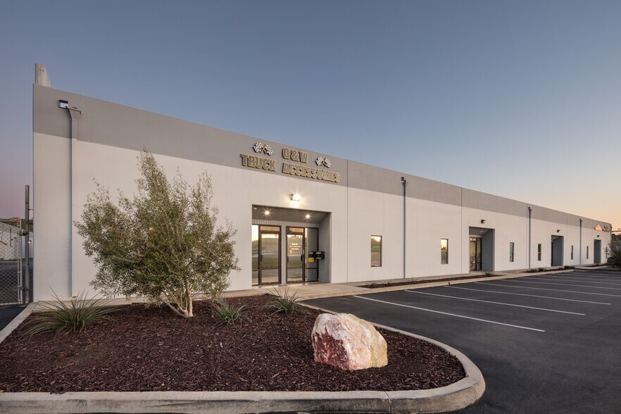 More Photos Of 230 Roymar Rd, Oceanside Unknown For Lease