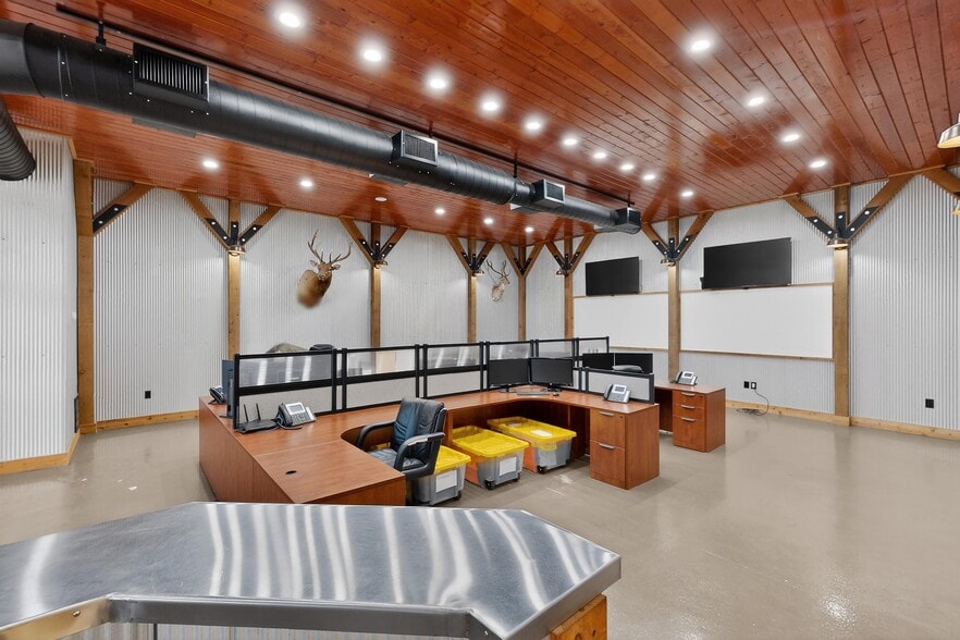 More Photos Of 831 Maguire Rd, Ocoee Industrial For Lease