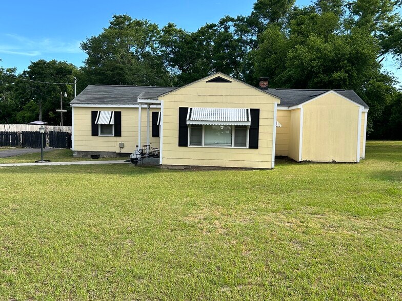 More Photos Of 3416 Seneca Ave, Aiken Flex For Sale