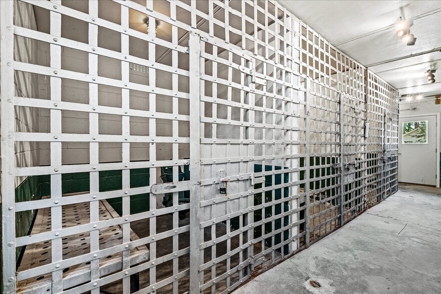 More Photos Of 10 Irving Ave N, Colonial Beach Apartments For Sale