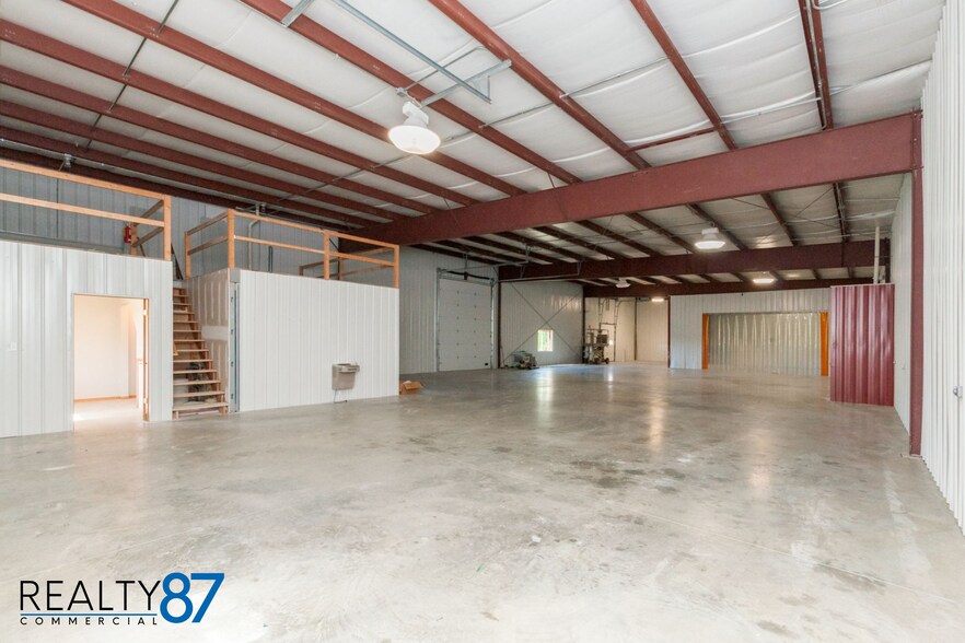 More Photos Of 6325 7th Street Ct SW, Cedar Rapids Warehouse For Lease