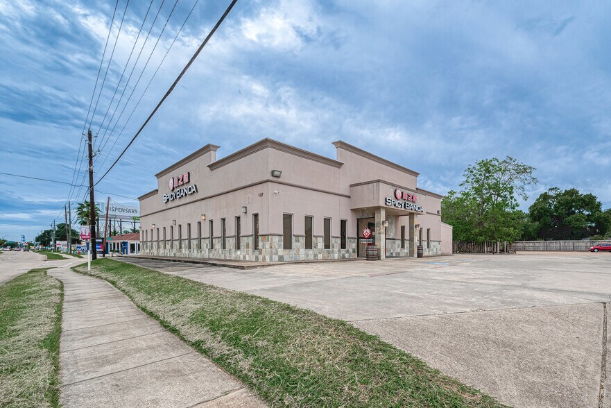 More Photos Of 1127 Marina Bay Dr, Kemah Restaurant For Sale