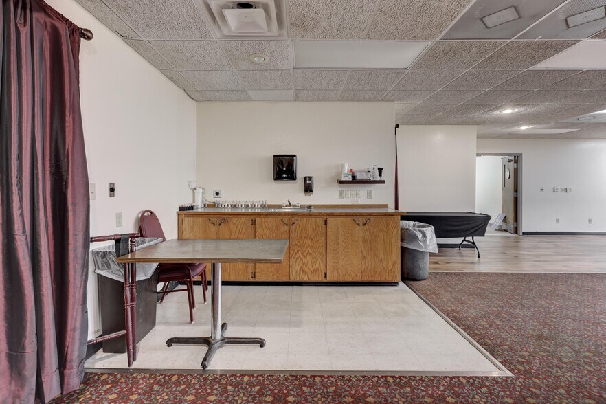 More Photos Of 2728 & 2802 N Rangeline Road, Joplin Flex For Sale