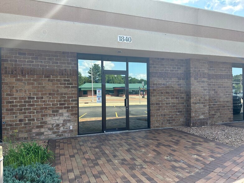 More Photos Of 1820 Post Rd, Plover Storefront Retail Office For Lease