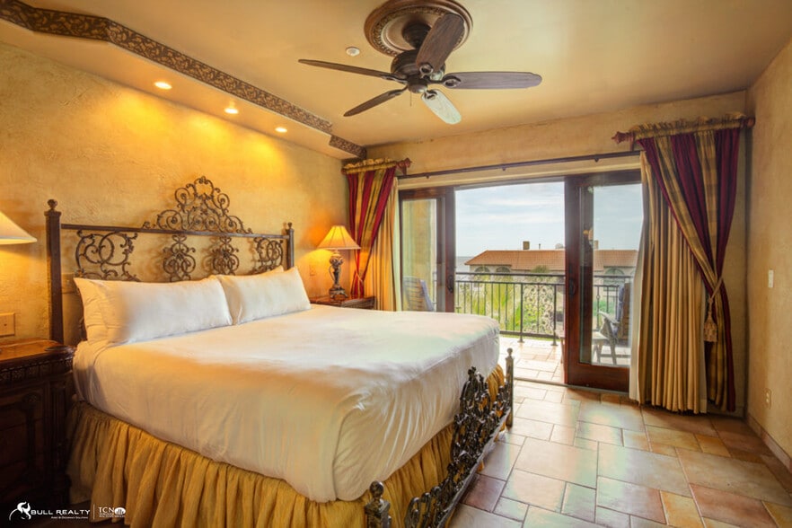 More Photos Of 935 Beachview Dr, Saint Simons Island Hotel For Sale