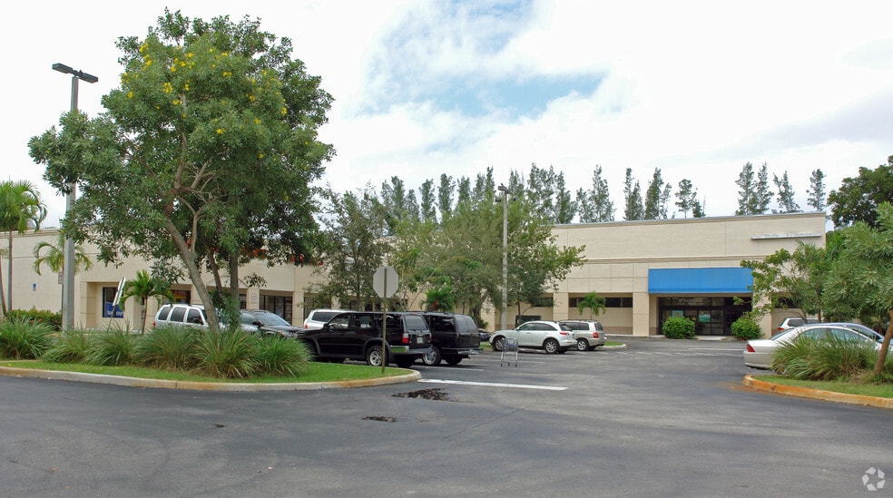 More Photos Of 8197-8199 N University Dr, Tamarac Unknown For Lease