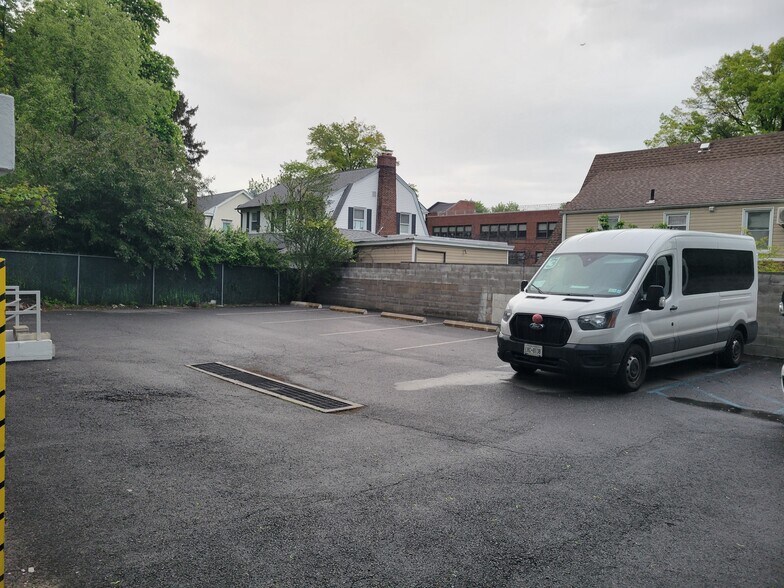 More Photos Of 3541 156th St, Flushing Flex For Sale