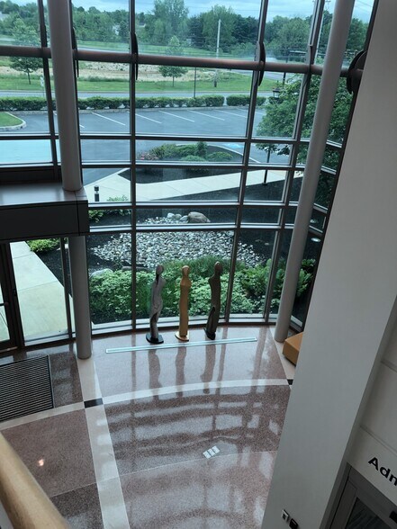 More Photos Of 850 Greenfield Rd, Lancaster Schools For Lease