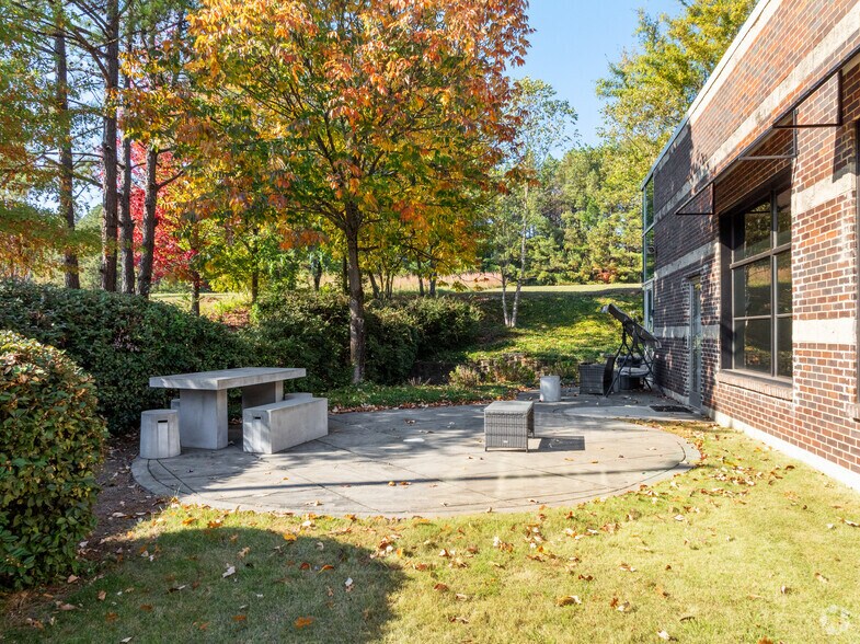 More Photos Of 324 Commons Dr, Birmingham Coworking Space