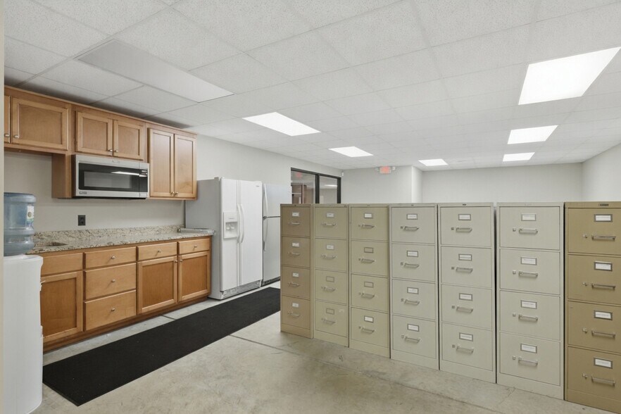 More Photos Of 1105 8th Court St SE, Hickory Office For Sale
