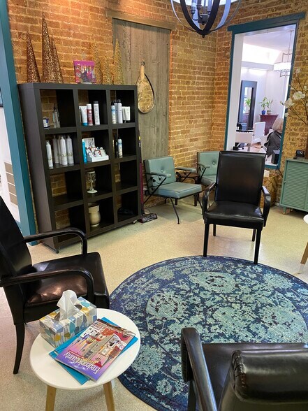 More Photos Of 509 S Market St, Frederick Freestanding For Sale