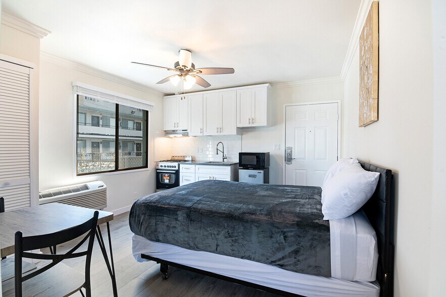 More Photos Of 2025 W 3rd St, Los Angeles Hotel For Lease