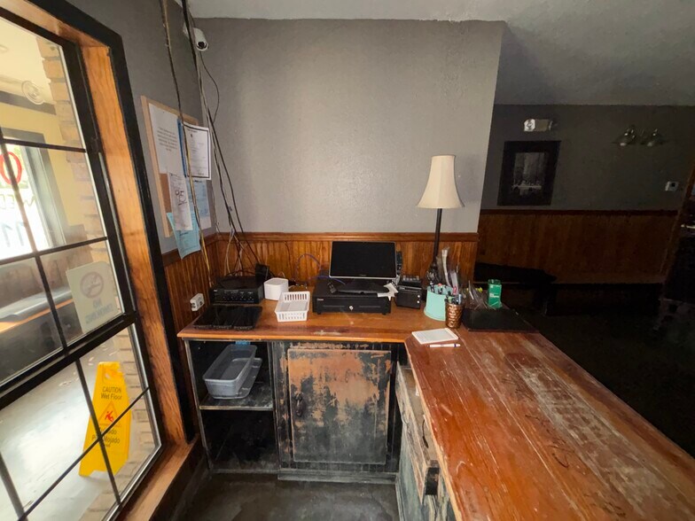 More Photos Of 607 4th St NW, Red Bay General Retail For Sale