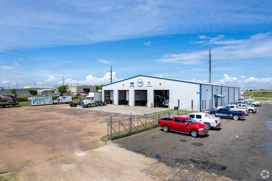 More Photos Of 7766 N Interstate Hwy 35, Temple Warehouse For Lease